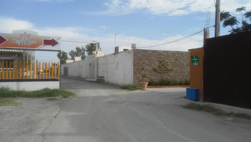 Motel Río Escondido